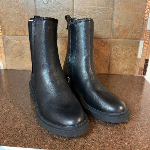 Kenneth Cole Reaction Shoes - Kenneth Cole Reaction Anabelle Chelsea Boot Black size 8.5